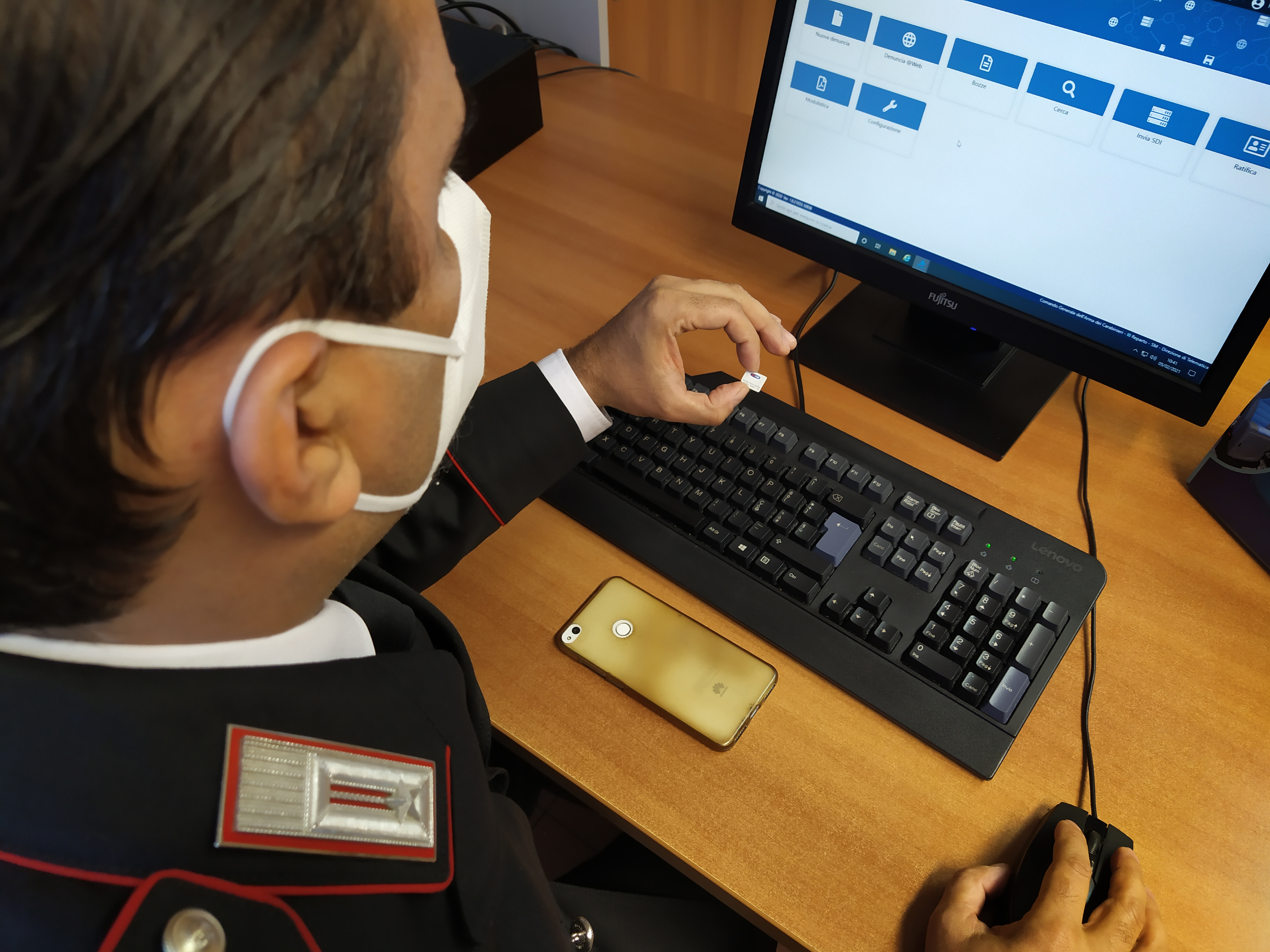 Monserrato, contatta su Instagram un giovane per un “gioco erotico”: lo filma e poi lo ricatta