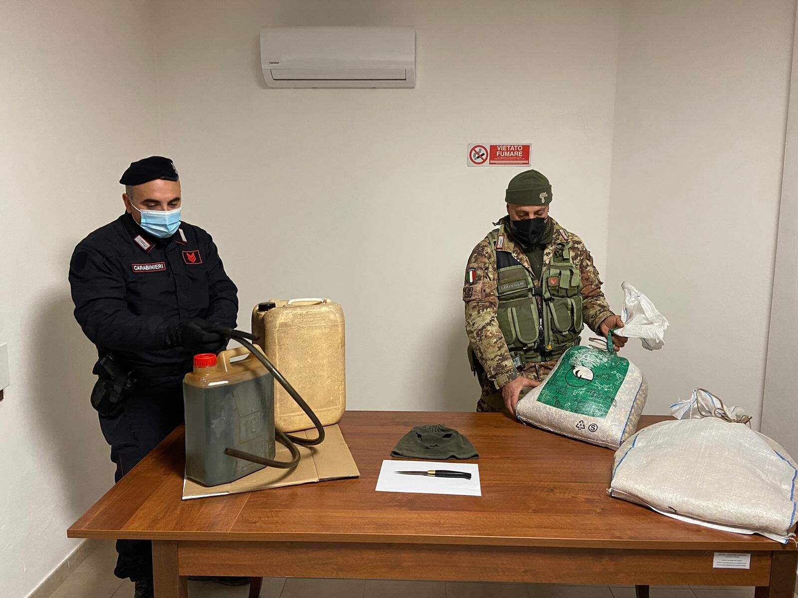 Talana, sorpreso a rubare mangime e gasolio da un capannone: allevatore in manette