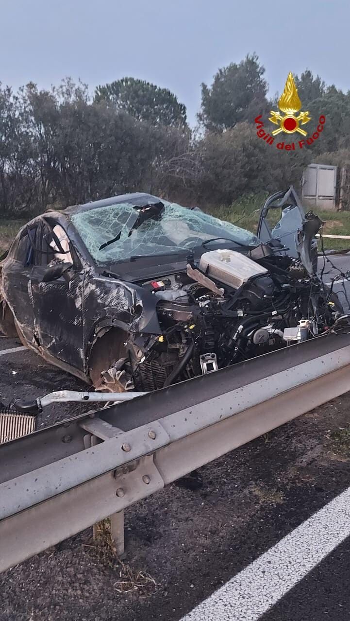 Cagliari, si schianta sulla 554 la Porsche di Andrea Cossu: gravemente ferito l’ex giocatore del Cagliari