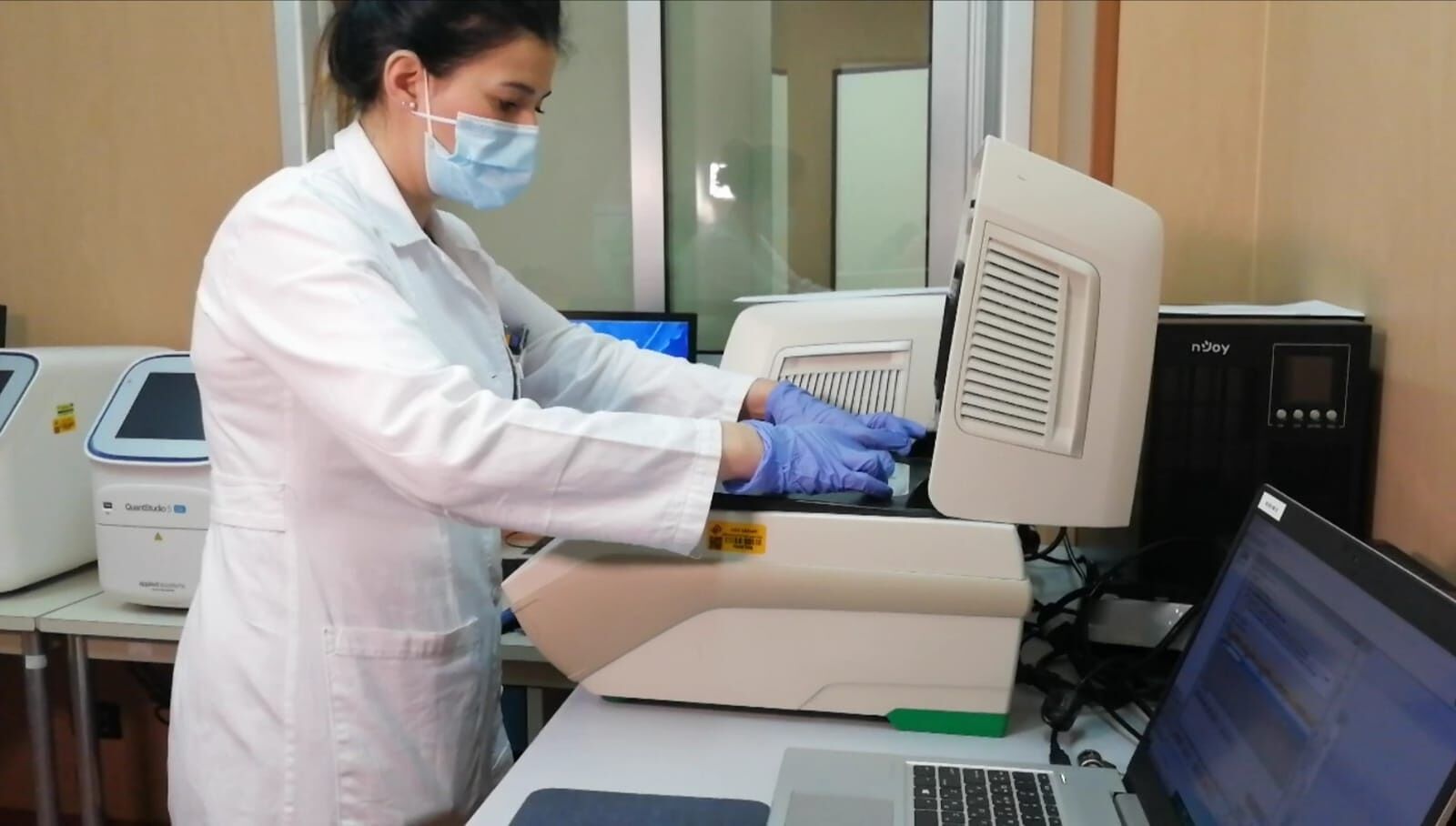 Sassari, il laboratorio dell’Aou a caccia delle varianti del Covid