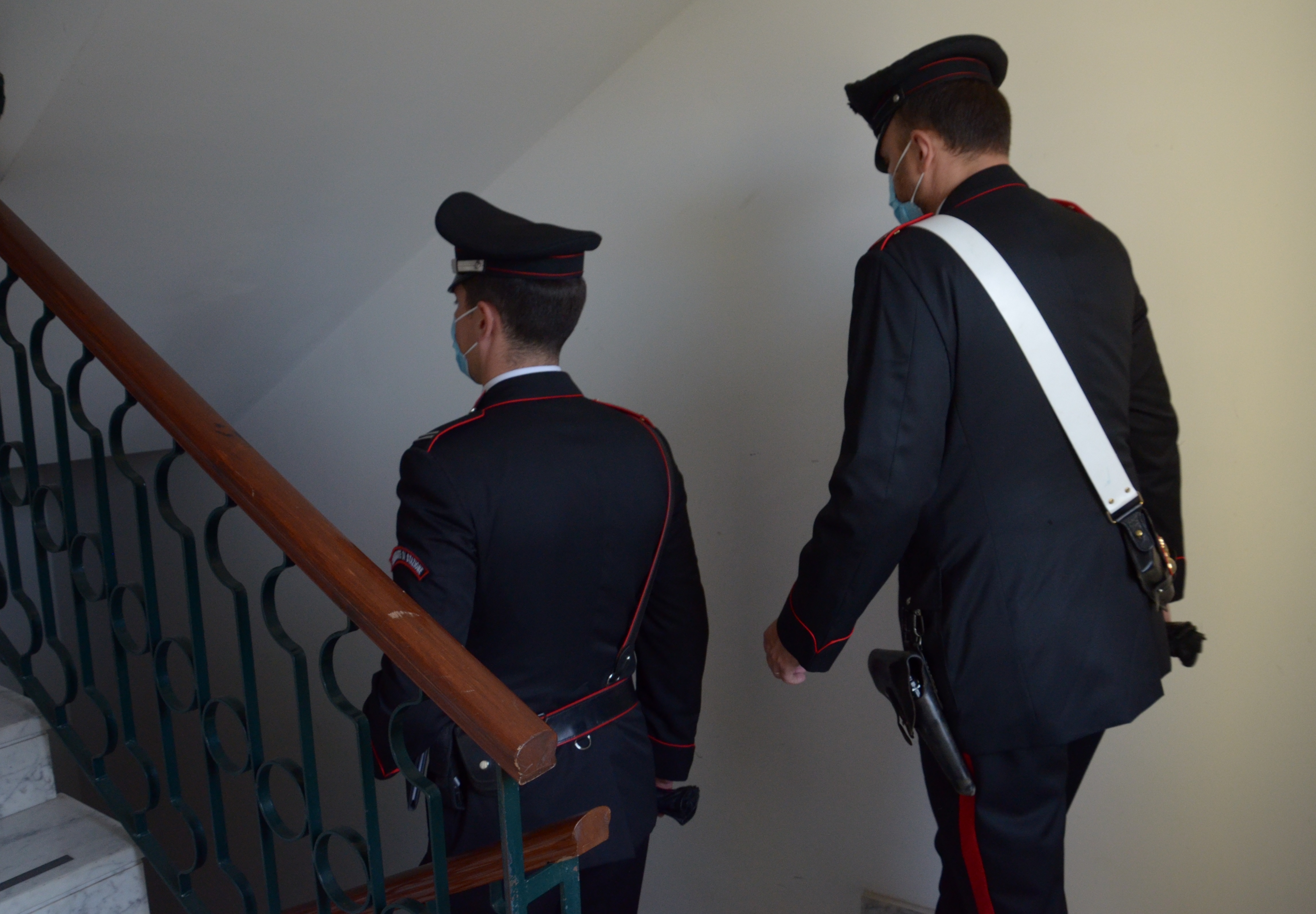 Occupano un locale con la forza, denunciate due donne per violazione di domicilio a Cagliari