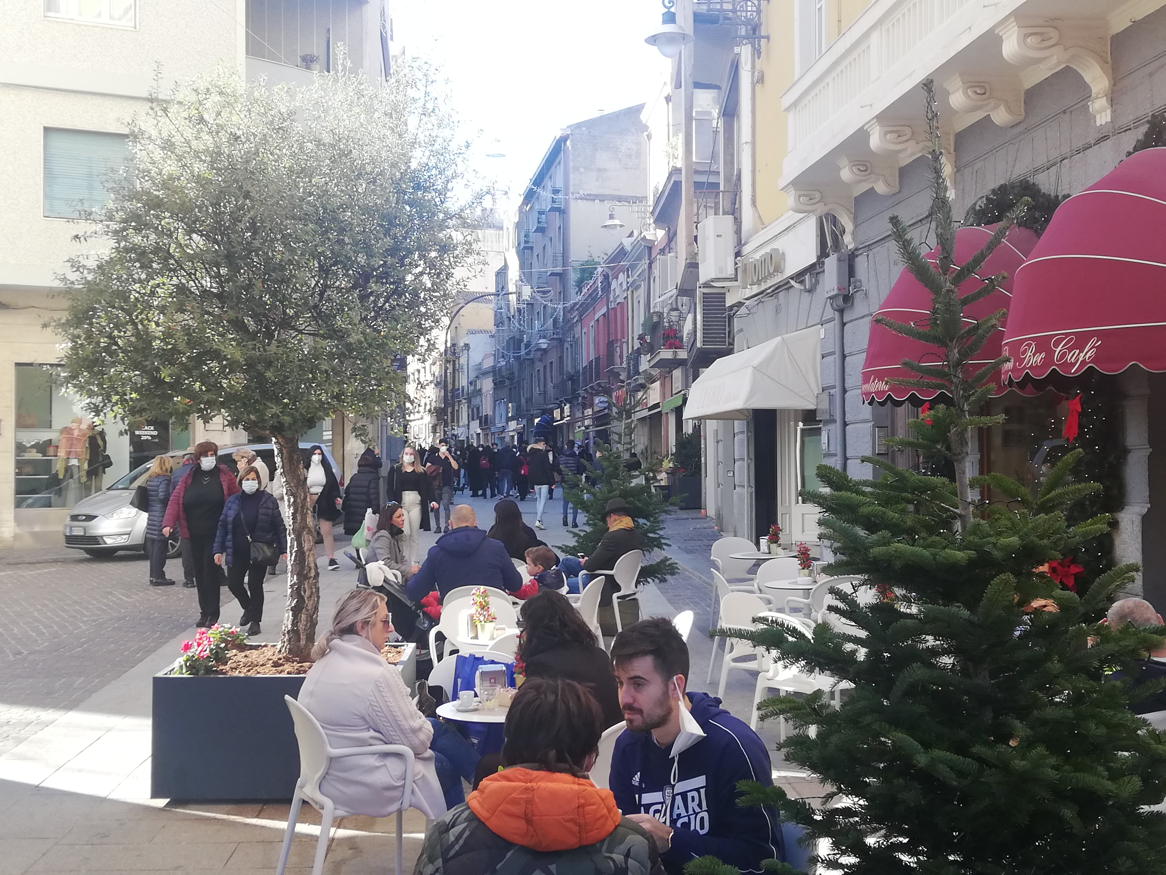 Rt a 0,75, Sardegna promossa in zona gialla ma c’è la “beffa”: terzo weekend in arancione