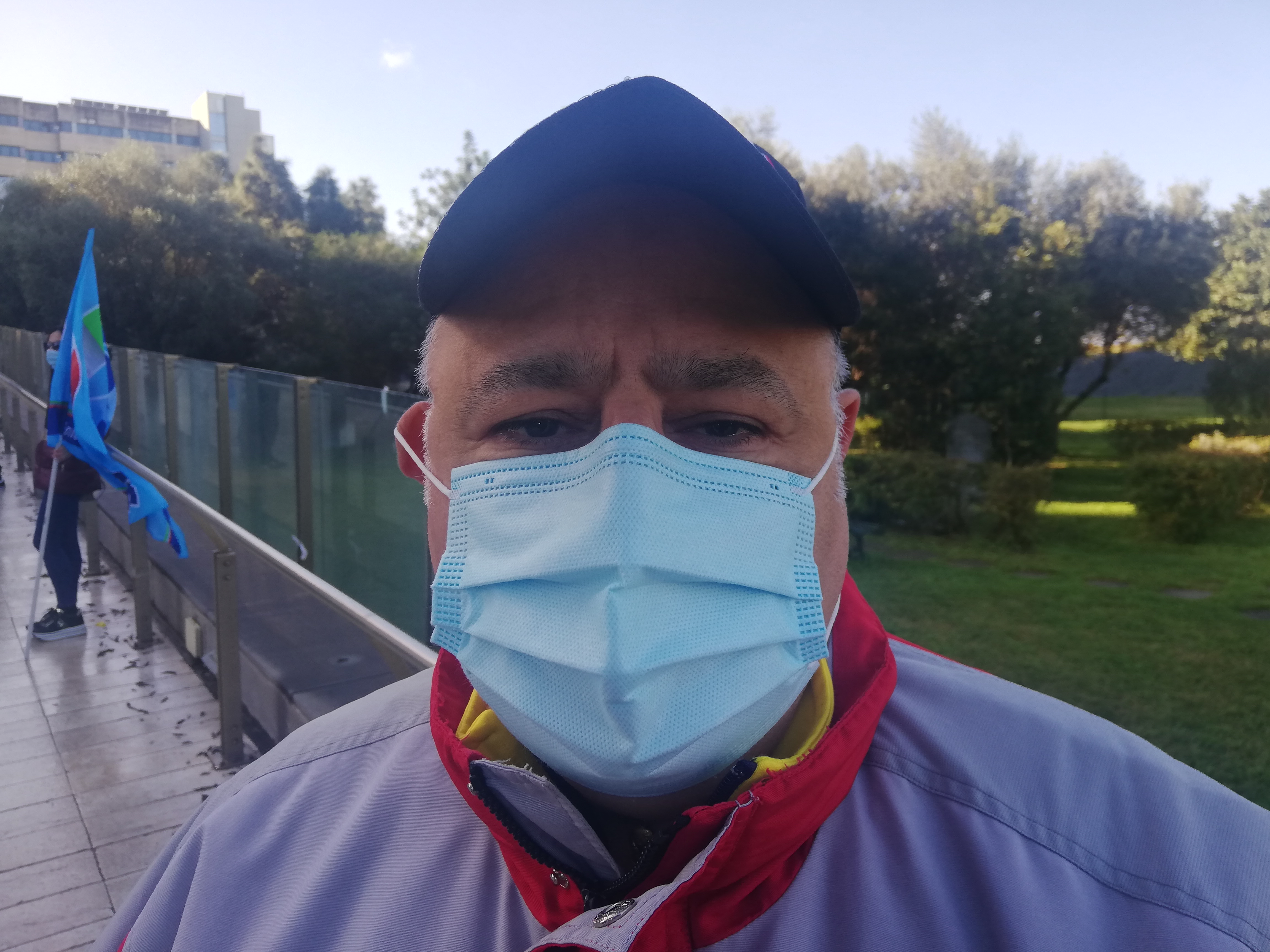 Corrado, barista dell’Oncologico: “Senza lavoro, mia moglie è invalida: non si vive con 450 euro” (VIDEO)