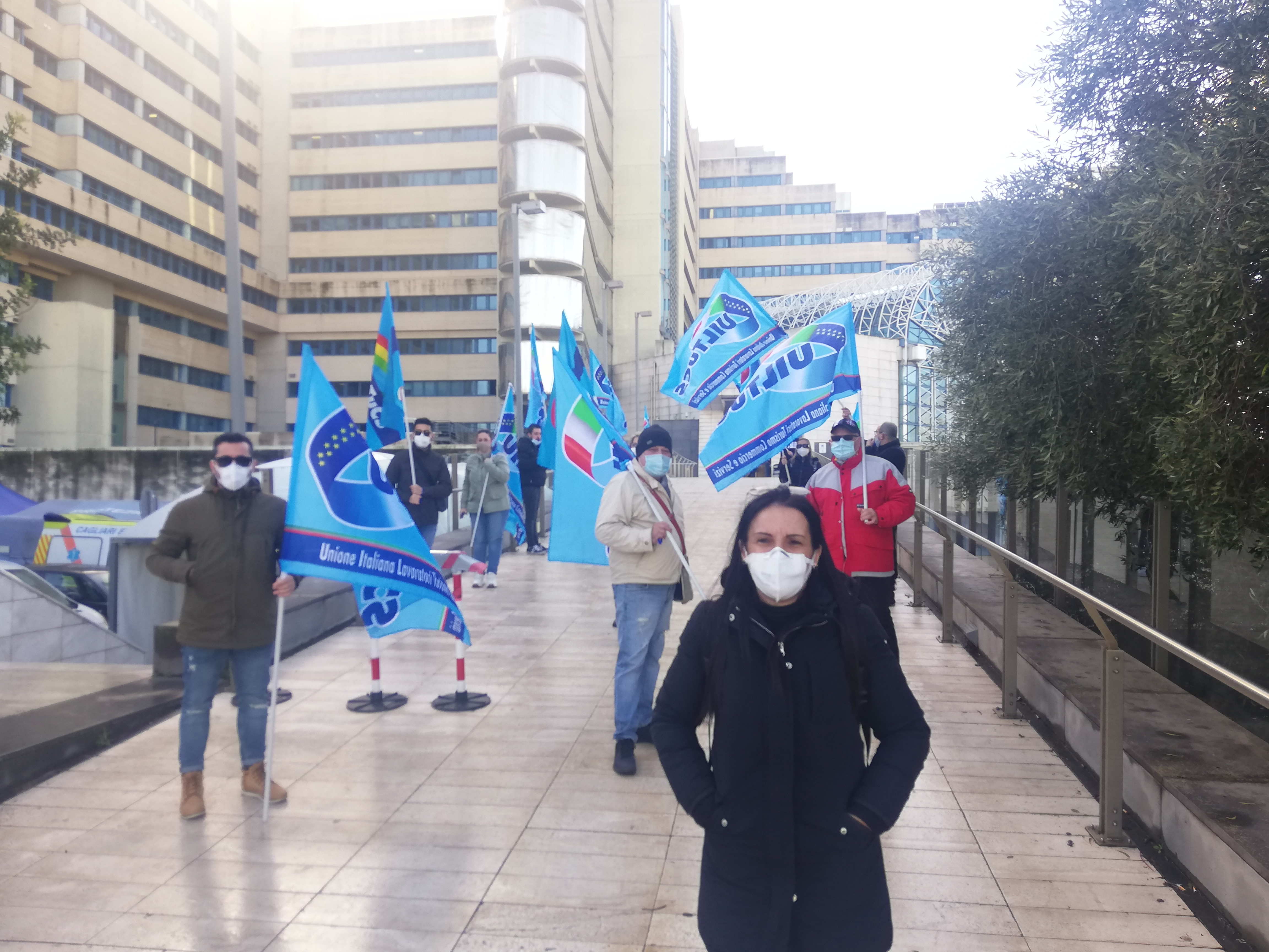 Cagliari, l’ira dei baristi di Brotzu e Oncologico: “Siamo alla fame, la cassa integrazione non ci basta”