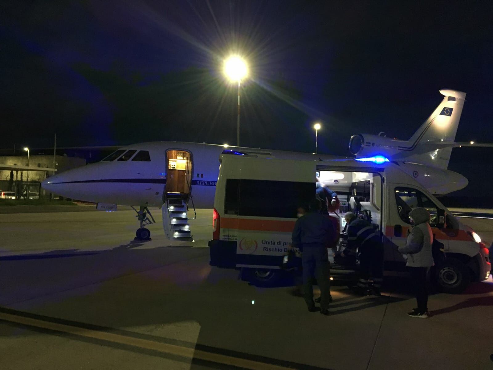 Olbia-Roma, trasporto sanitario urgente con un Falcon dell’Aeronautica per salvare la vita a un bimbo