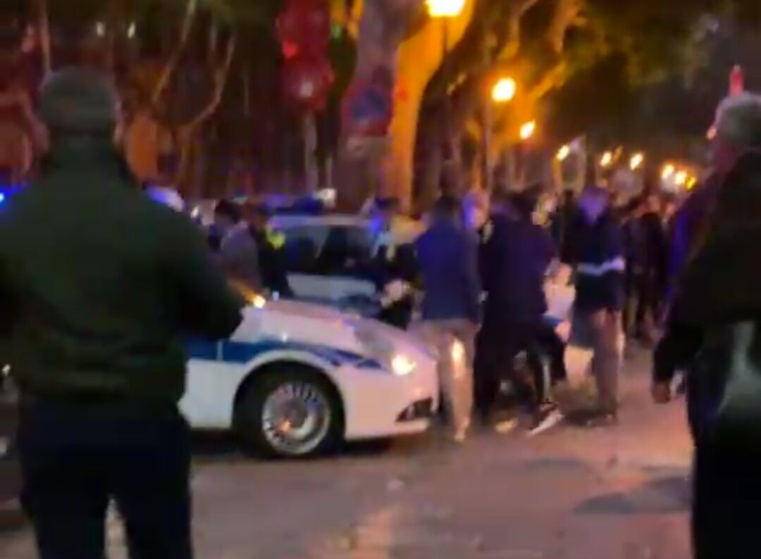 Cagliari, tensione in viale Regina Elena nell’ultimo sabato giallo: maxi intervento della Municipale (VIDEO)