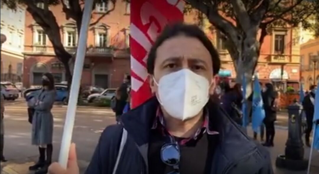 I navigator sardi disperati in piazza a Cagliari: “Rinnovateci il contratto, siamo indispensabili”