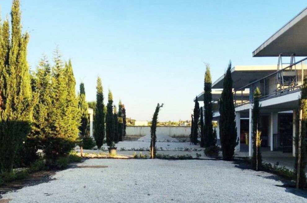 Assemini, il Comune vuole “sfrattare” decine di tombe dal cimitero: cittadini in rivolta