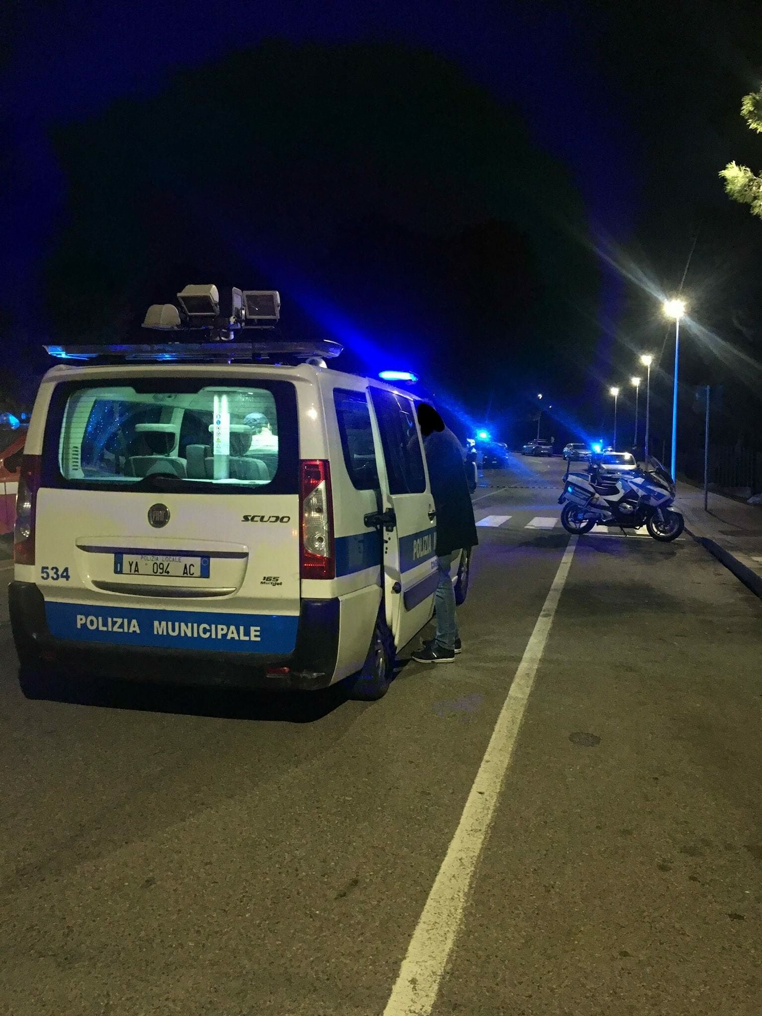 Paura a Cagliari, auto precipita in una scarpata a Monte Urpinu: ci sono feriti