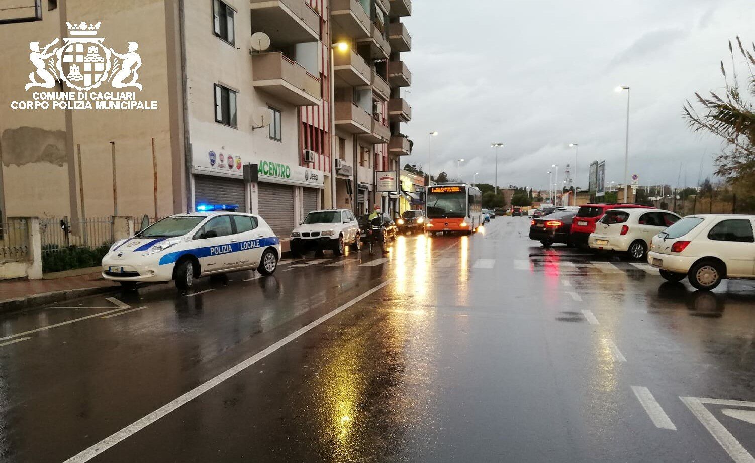 Cagliari, paura in via Abruzzi: anziano investito sulle strisce pedonali