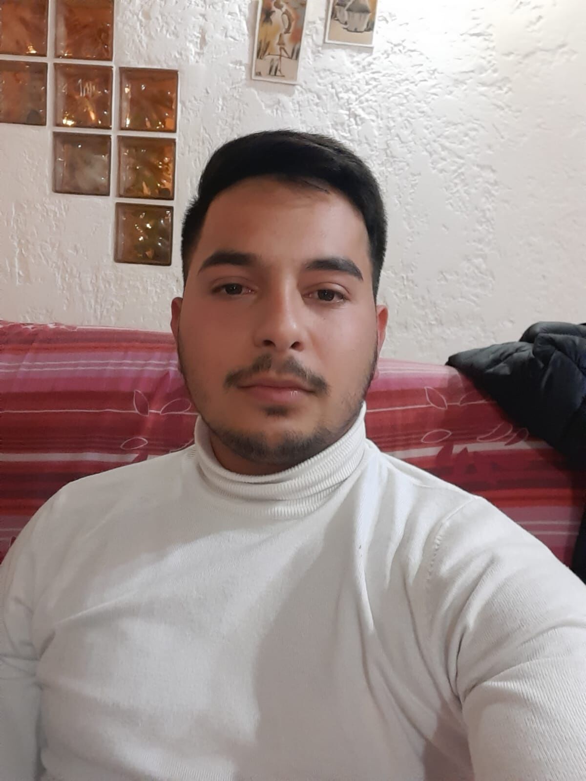 Gli studenti lavoratori a Radio Casteddu: “A scuola fino al 10 giugno. Poi fateci fare la stagione”