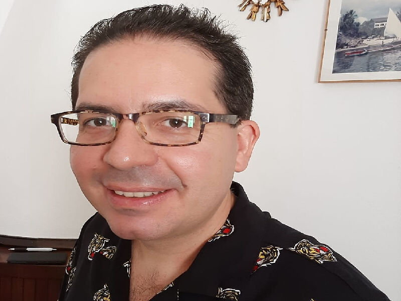 Alessio, prof di Cagliari: “Niente vaccino Covid e ragazzi già tornati in classe: assurdo”