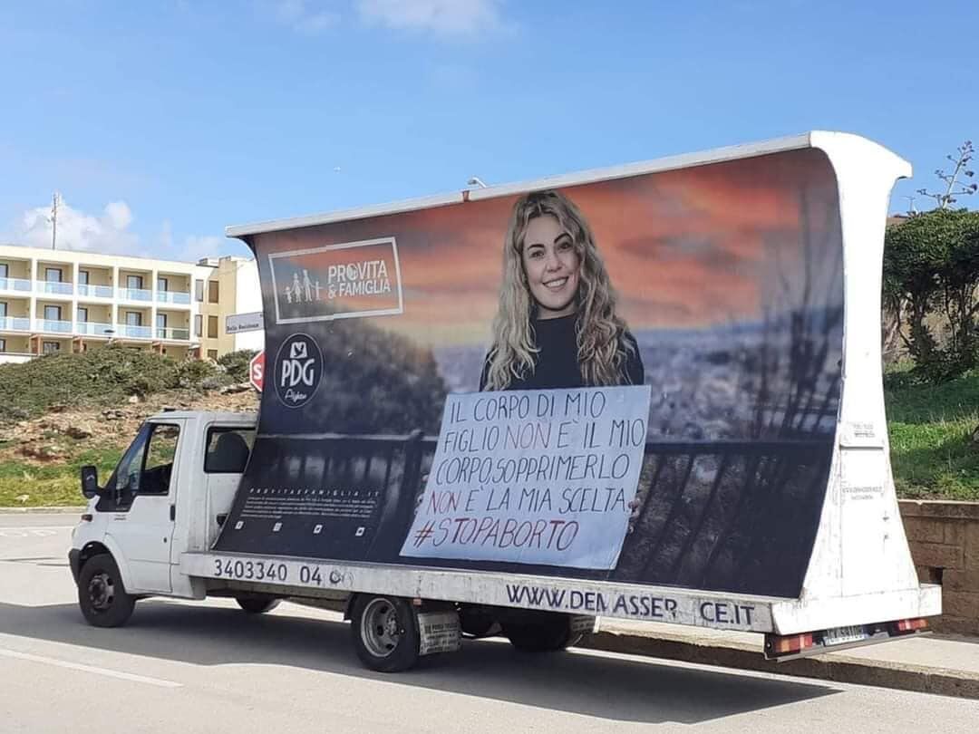 Manifesti anti-aborto, Deiana (M5S): “Inaccettabili, hanno il solo scopo di colpevolizzare le donne”