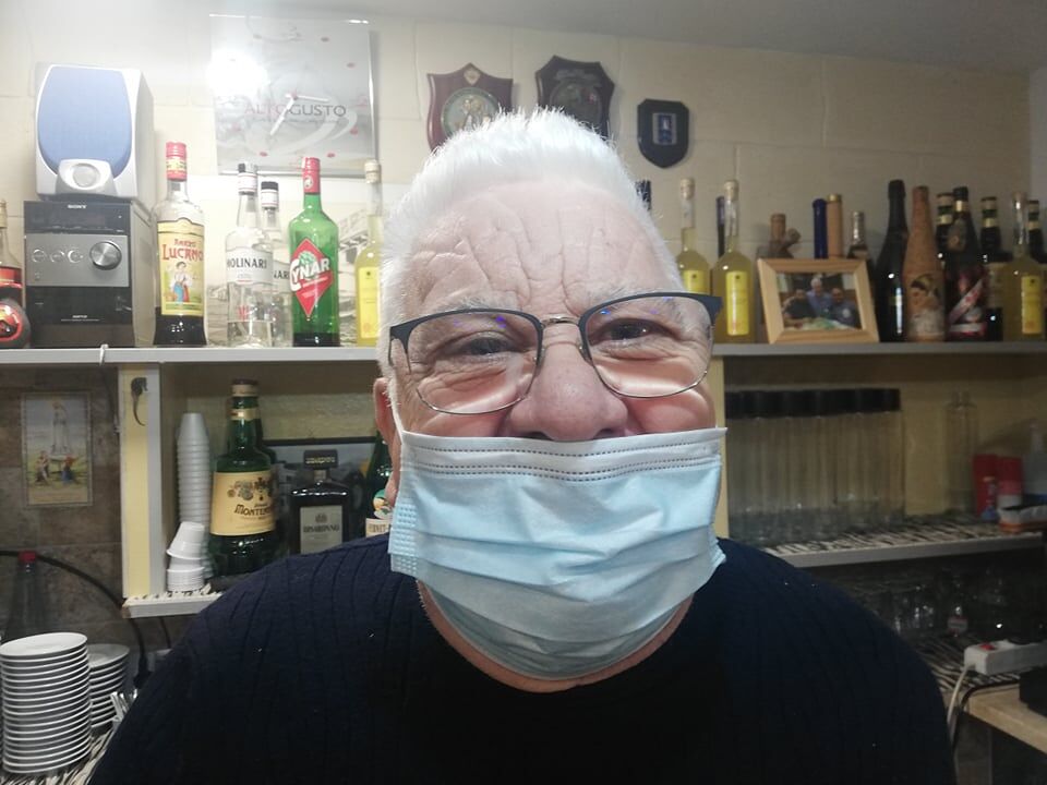 “Ristorante quasi vuoto a Cagliari, gli impiegati pranzano con i panini: dal Governo solo 10mila euro”