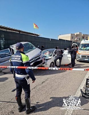 Cagliari, crash-carambola in via Cornalias: gravissima una donna 36enne, è in codice rosso