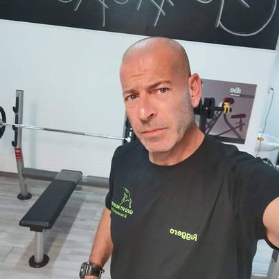 Viva il fitness, su Radio Casteddu i segreti su come allenarsi con il trainer Ruggero Ruggeri: “Ecco come migliorarsi con gli Emom”