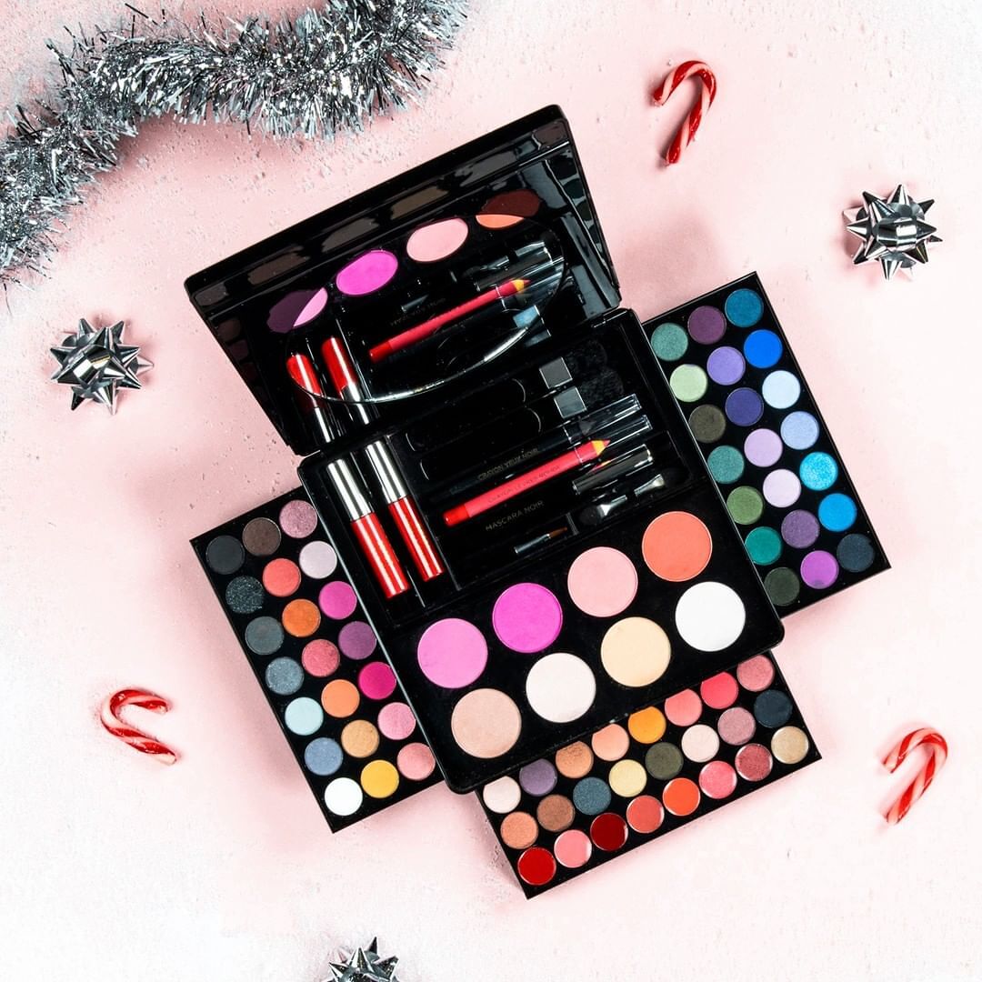 “Profumerie Douglas a rischio chiusura in Sardegna, 35 posti di lavoro sarebbero cancellati”