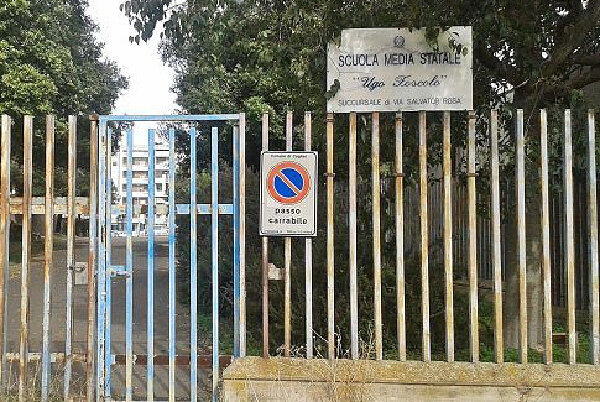 Cagliari, focolaio Covid scoperto alla Ugo Foscolo: Truzzu chiude tutta la scuola