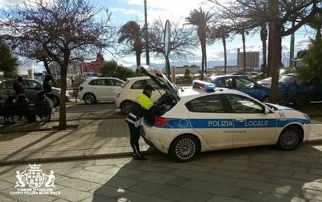 Cagliari, ancora un pedone investito in via Roma: frattura del polso per un giovane bengalese