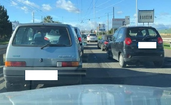 Cagliari in zona gialla, torna il traffico in viale Marconi: automobilisti infuriati