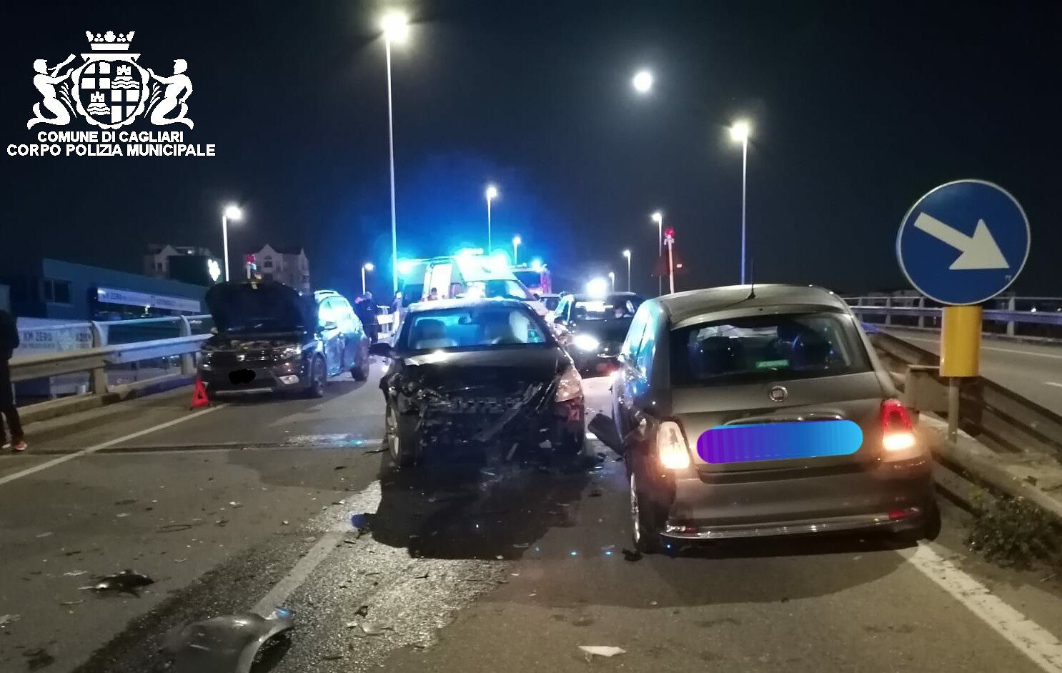 Cagliari: testacoda sull’asse mediano, poi un secondo incidente. Tre feriti in ospedale