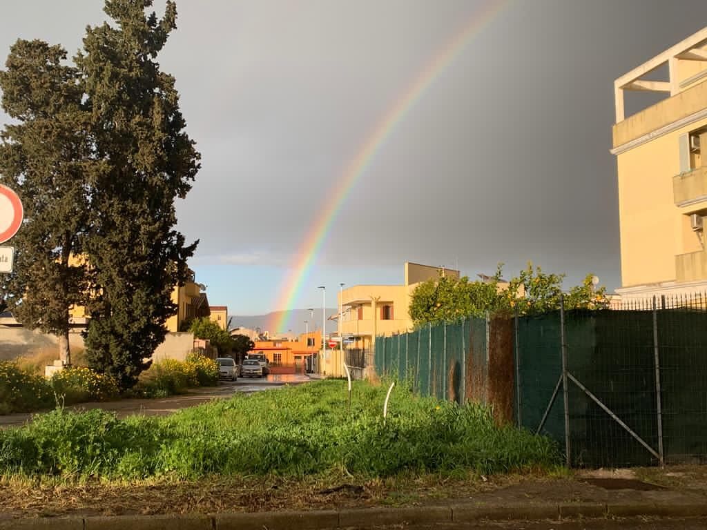 Cagliari, dopo il temporale un bellissimo doppio arcobaleno colora il cielo: ed è spettacolo