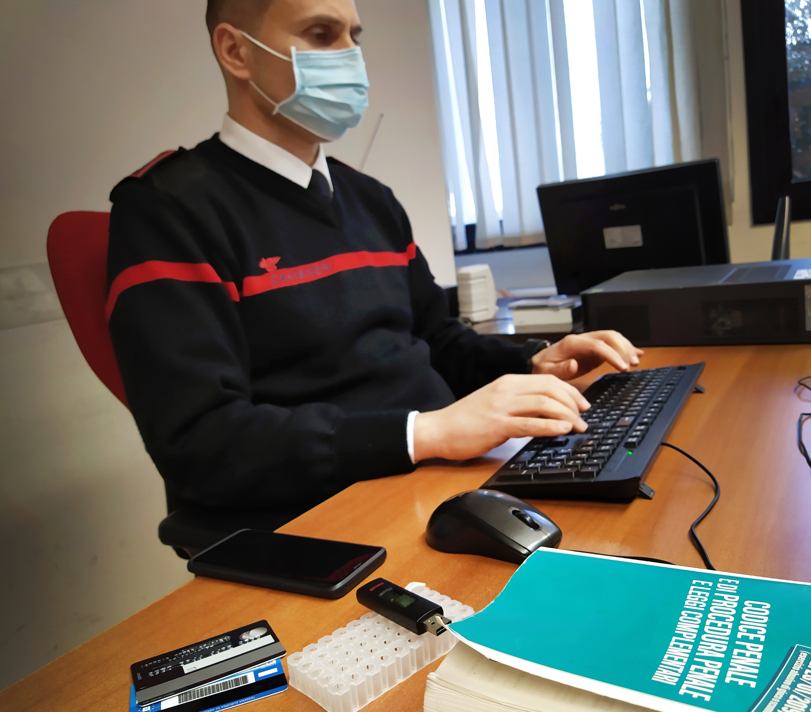 Sottraggono 15mila euro dal conto di un impiegato di Sant’Antioco con un falso messaggio della banca: denunciati dai carabinieri