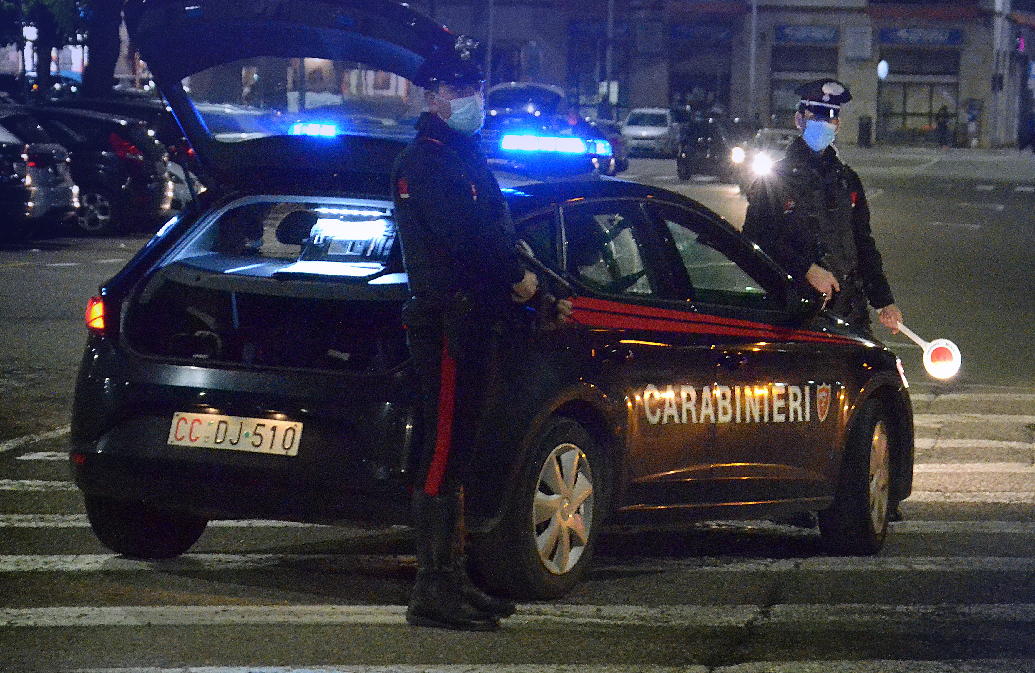 Dolianova: alla guida ubriaco, senza patente, oltre orario e con uno scooter senza assicurazione