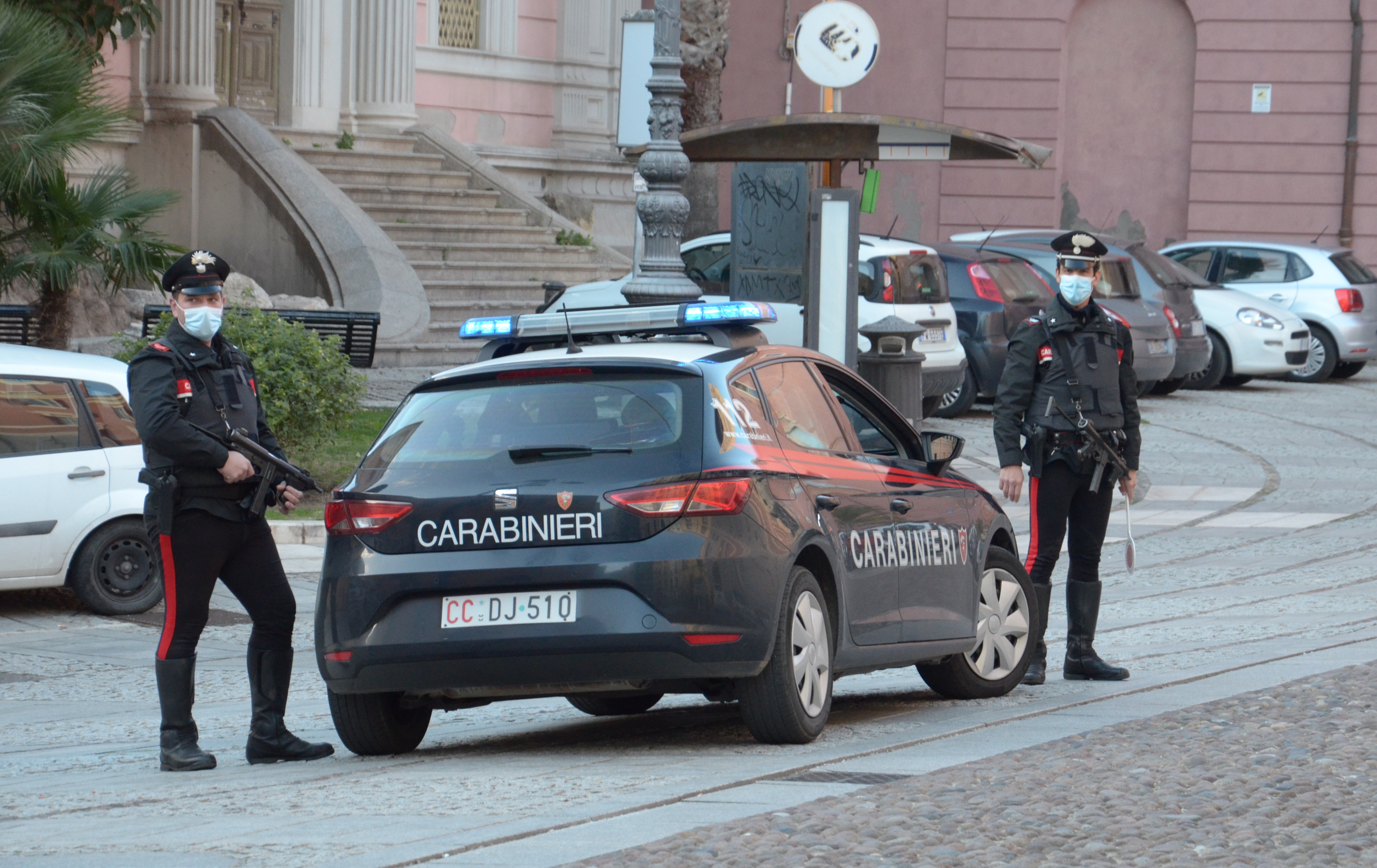 Cagliari, ruba due biciclette e un paio di pantaloni stesi: in manette 26enne incensurato