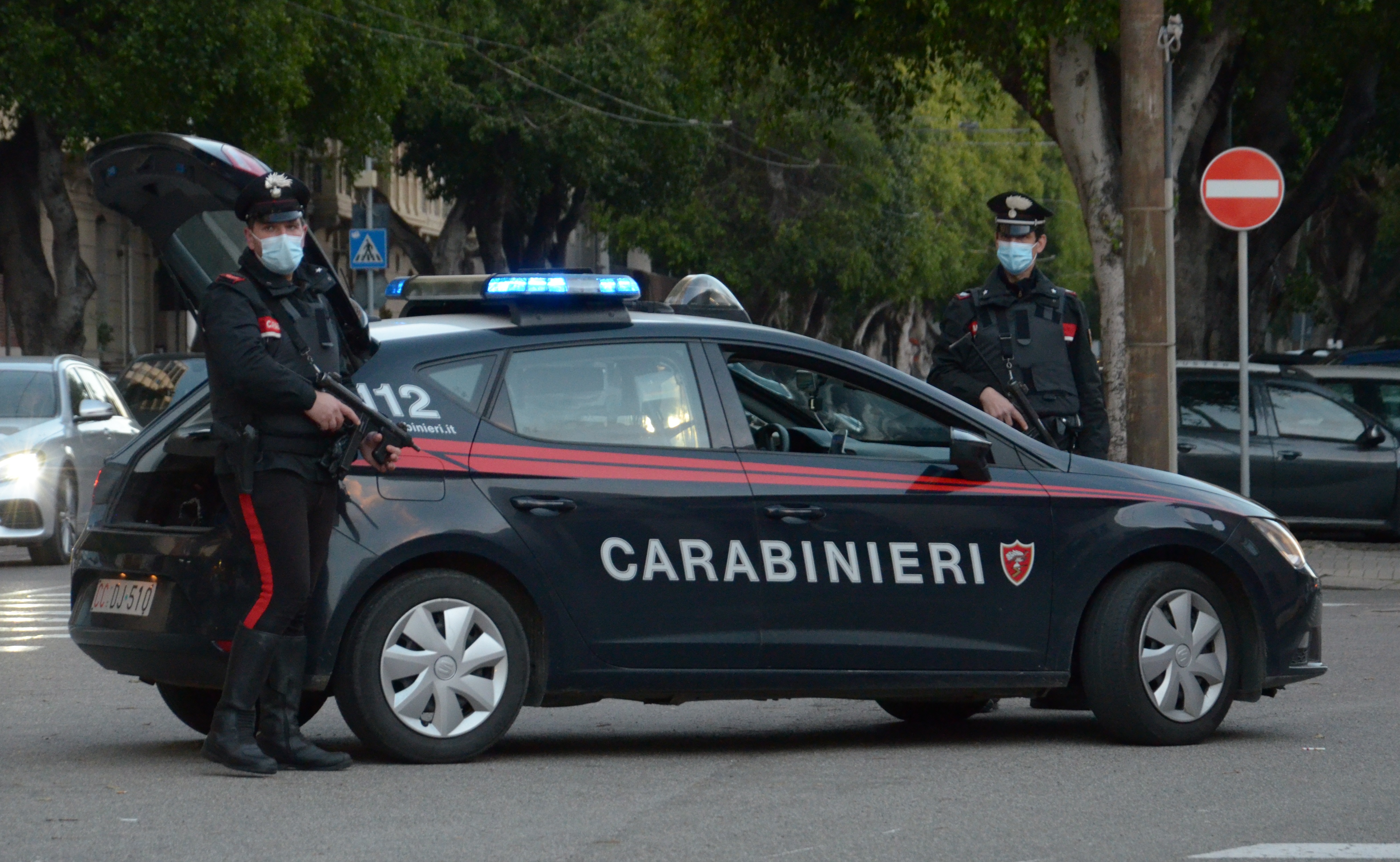 Cagliari, guida contromano sul monopattino: 19enne multato