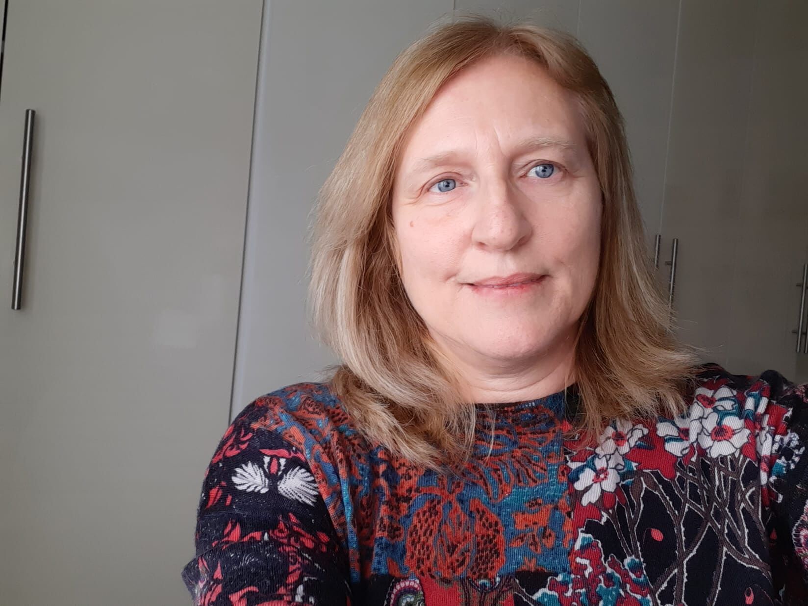 Elena di Quartucciu: “Non abbraccio mia mamma da un anno, dove sono i vaccini per gli anziani?”