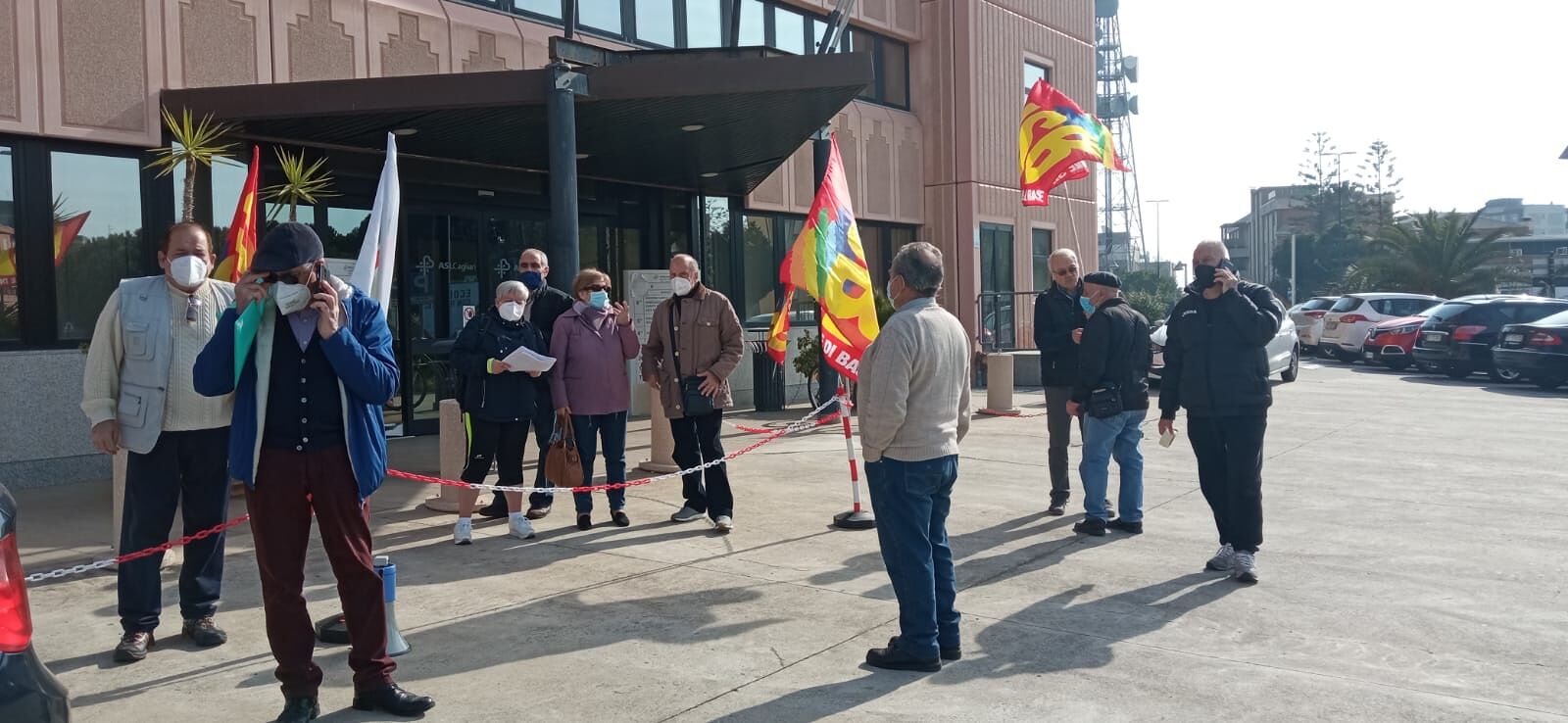 Ritiro dei farmaci a Quartu, i volontari a Radio Casteddu: “Ore di attesa al gelo. Basta”