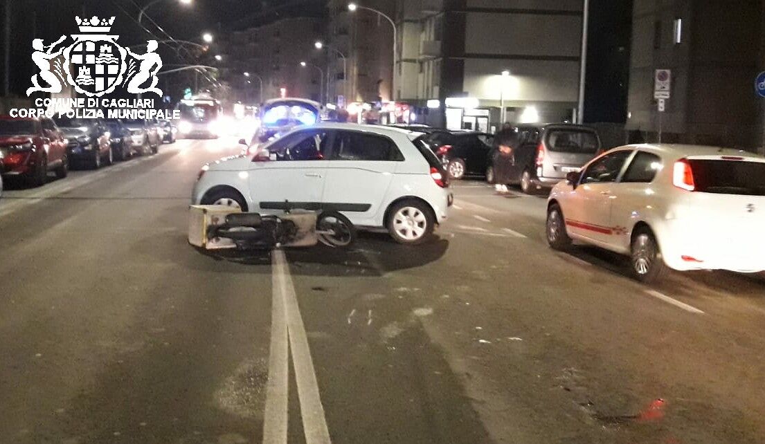 Cagliari, schianto auto-moto in via Is Mirrionis: centauro ferito finisce all’ospedale