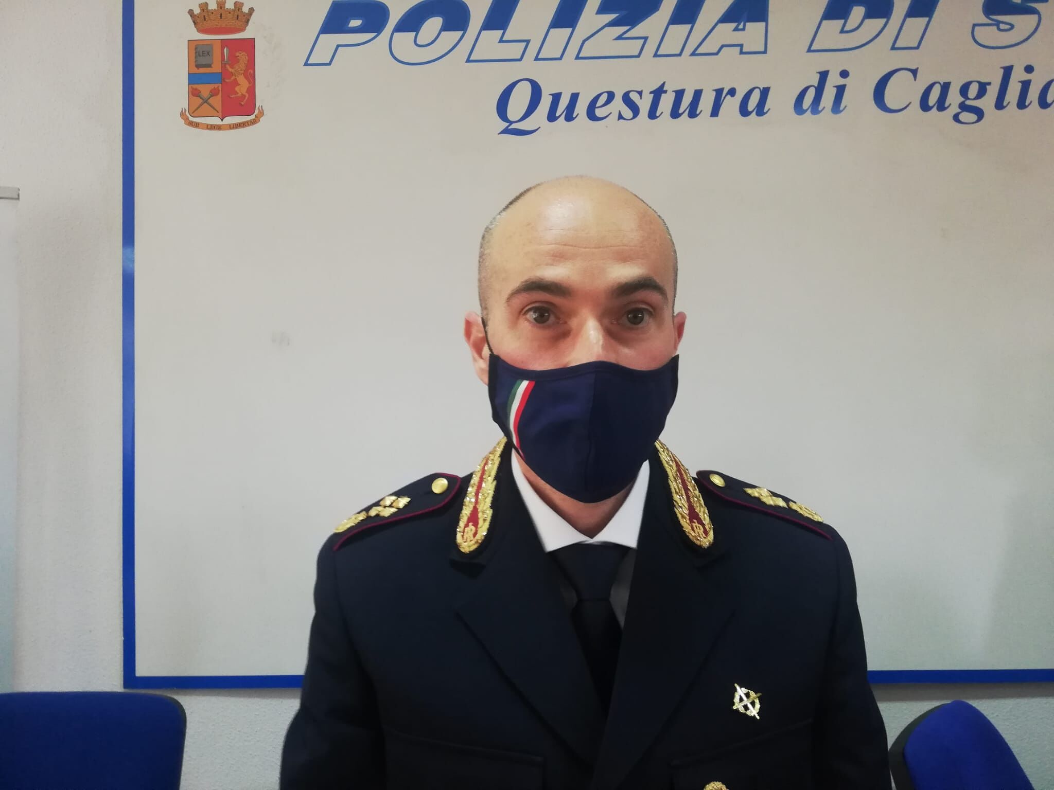 Kalashnikov e bombe mano per rapinare i portavalori: 13 arresti in Sardegna