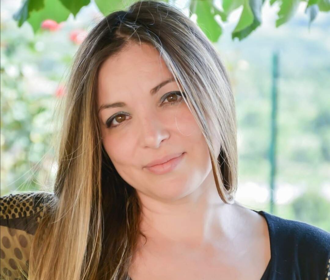 Positivi che arrivano in Sardegna e nessuno che glielo comunica: il racconto virale della sindaca di Onanì