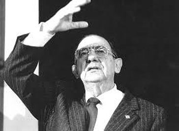 Oliena rimuove i Savoia, via Vittorio Emanuele diventa Corso Mario Melis