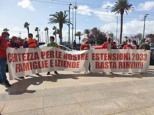 Cagliari, la protesta in piazza dei balneari sardi: “Ora basta, estendete le concessioni delle spiagge”