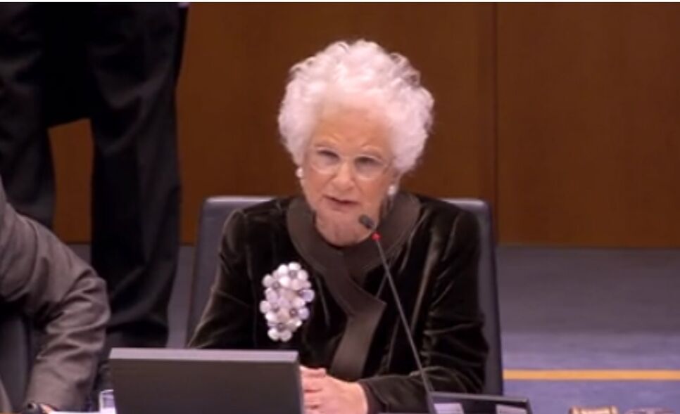 Il Comune di Portoscuso scrive alla Segre: “La comunità condanna le minacce e gli insulti”