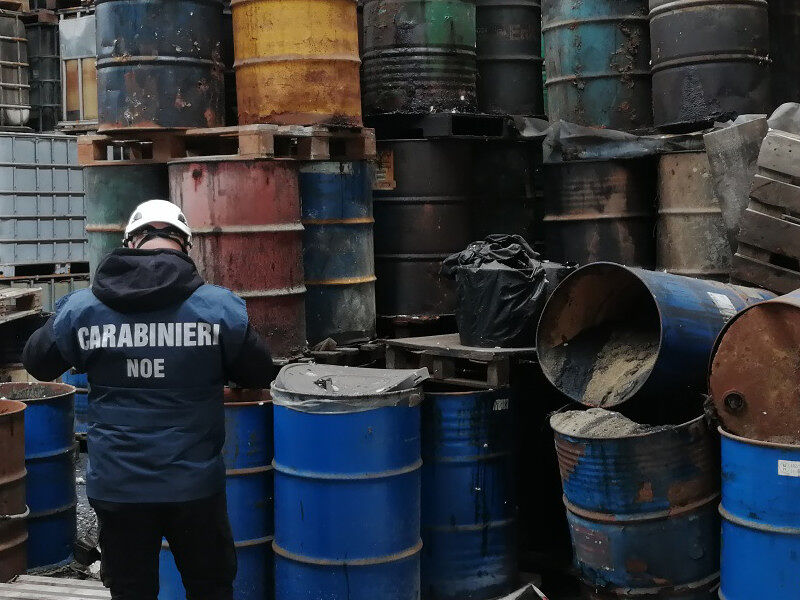 Porto Torres, blitz dei carabinieri: sigilli allo stabilimento della raffineria per inquinamento ambientale