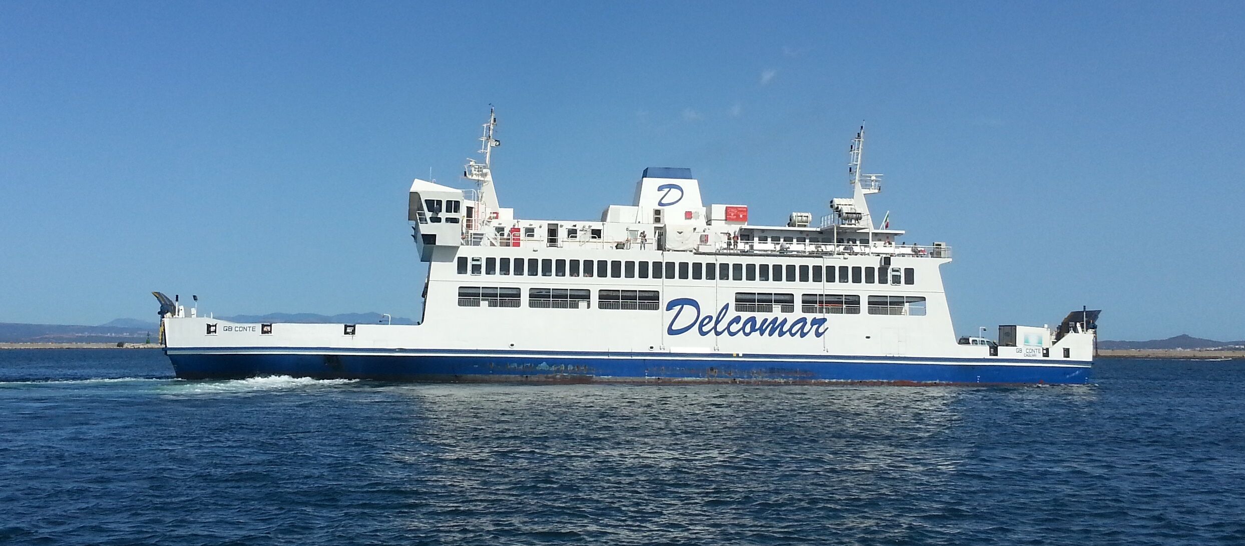 Truffa e falso, la Finanza sequestra 64 milioni alla Delcomar: portati via anche due traghetti – VIDEO