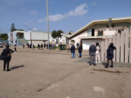 Covid, gli hub vaccinali alla Fiera e a Quartu attivi tra una settimana: “Così acceleriamo per battere il virus”