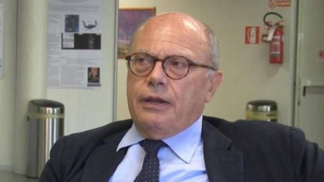 L’infettivologo Galli: “Vedete la Sardegna? Una lezione: basta poco e i dati del virus si ribaltano”