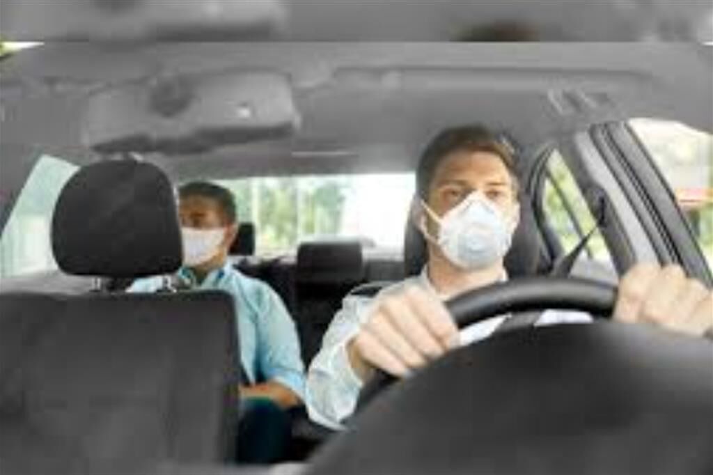 Pasqua in zona rossa a Cagliari: “In auto potete portare solo due passeggeri dietro, tutti con mascherina obbligatoria”