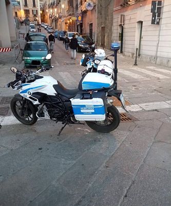 Cagliari, super inseguimento nelle vie della Marina: senza patente e senza giustificazioni in zona arancione, multati