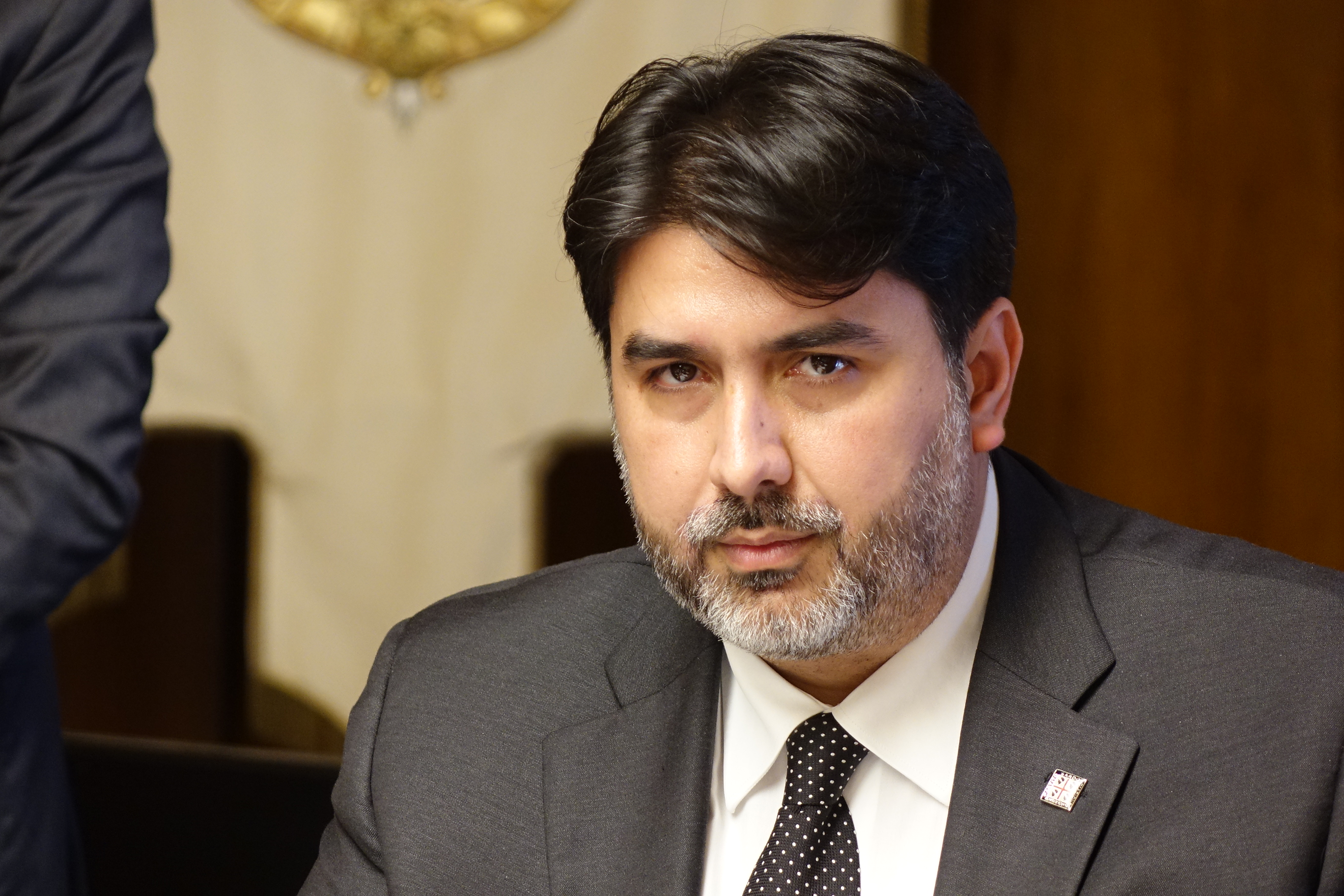 Assalto alle seconde case della Sardegna, Solinas non si opporrà: “Più controlli all’ingresso”