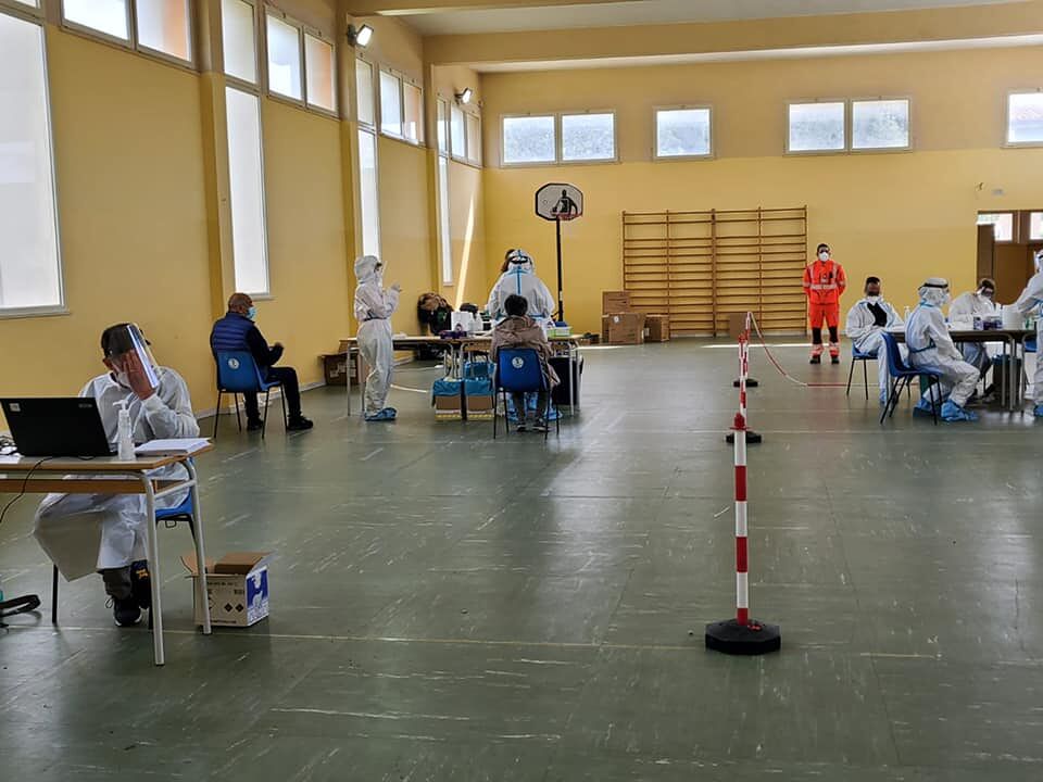 Record di tamponi nel Cagliaritano, 32mila nello screening del weekend: la guerra al virus parte dai cittadini