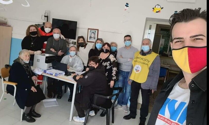 A 100 anni nonna Vittorina si presenta da sola a fare il vaccino