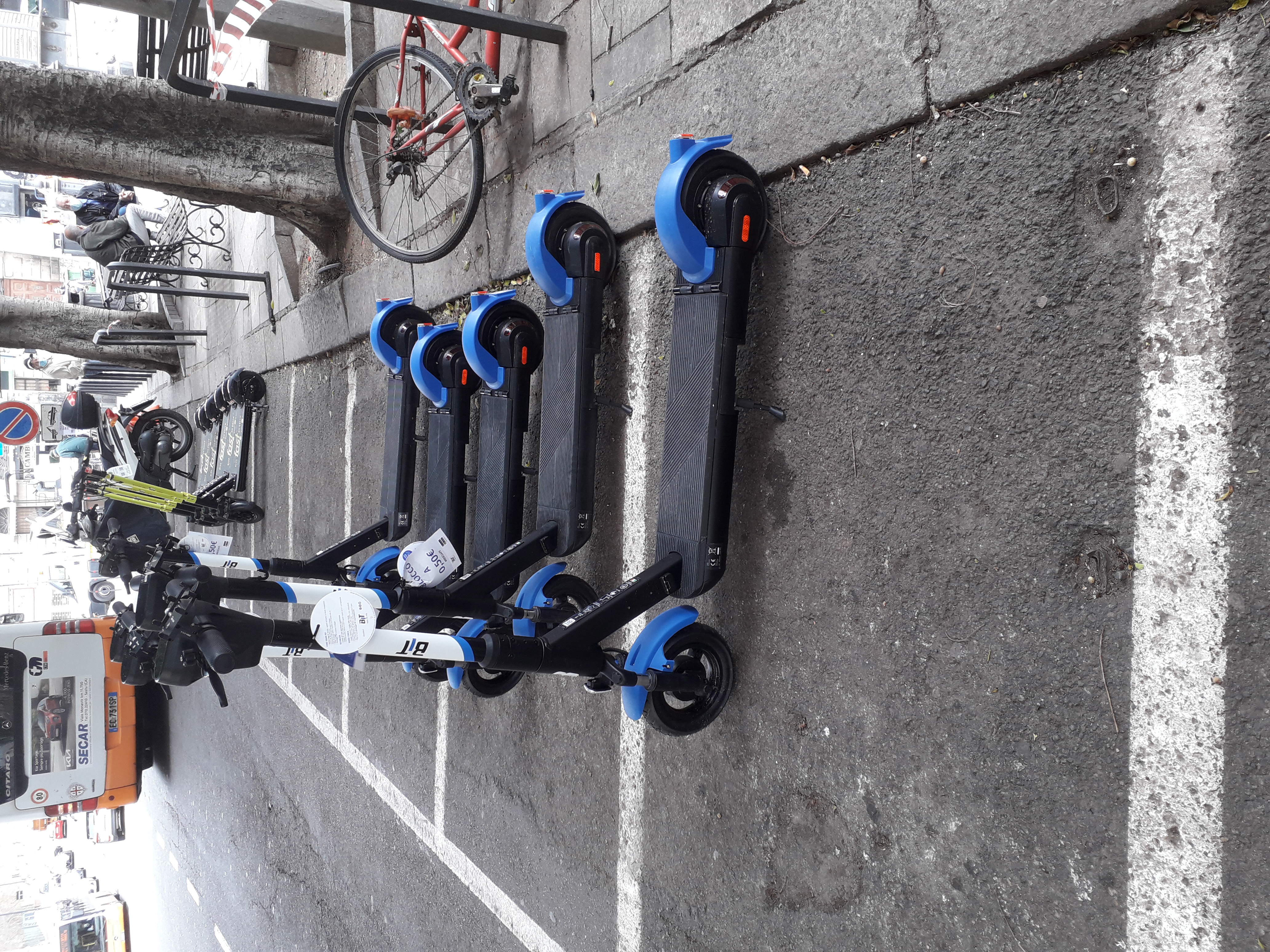 “Cagliari invasa dai monopattini: occupano gli stalli riservati alle moto, a quando i dovuti controlli?”