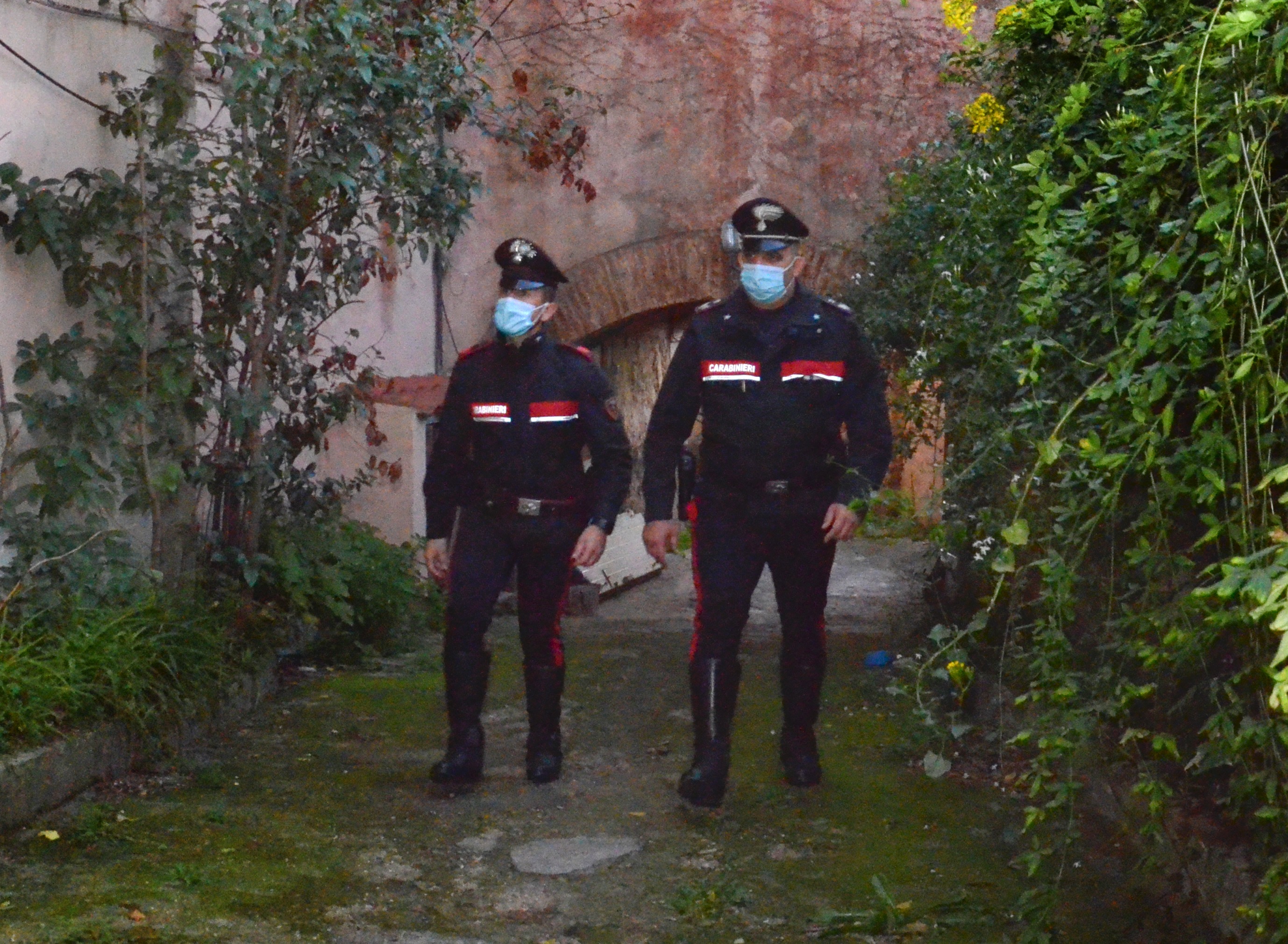 Sestu, troppi cani in casa: cambia la serratura e sfratta l’inquilina gettando le sue cose