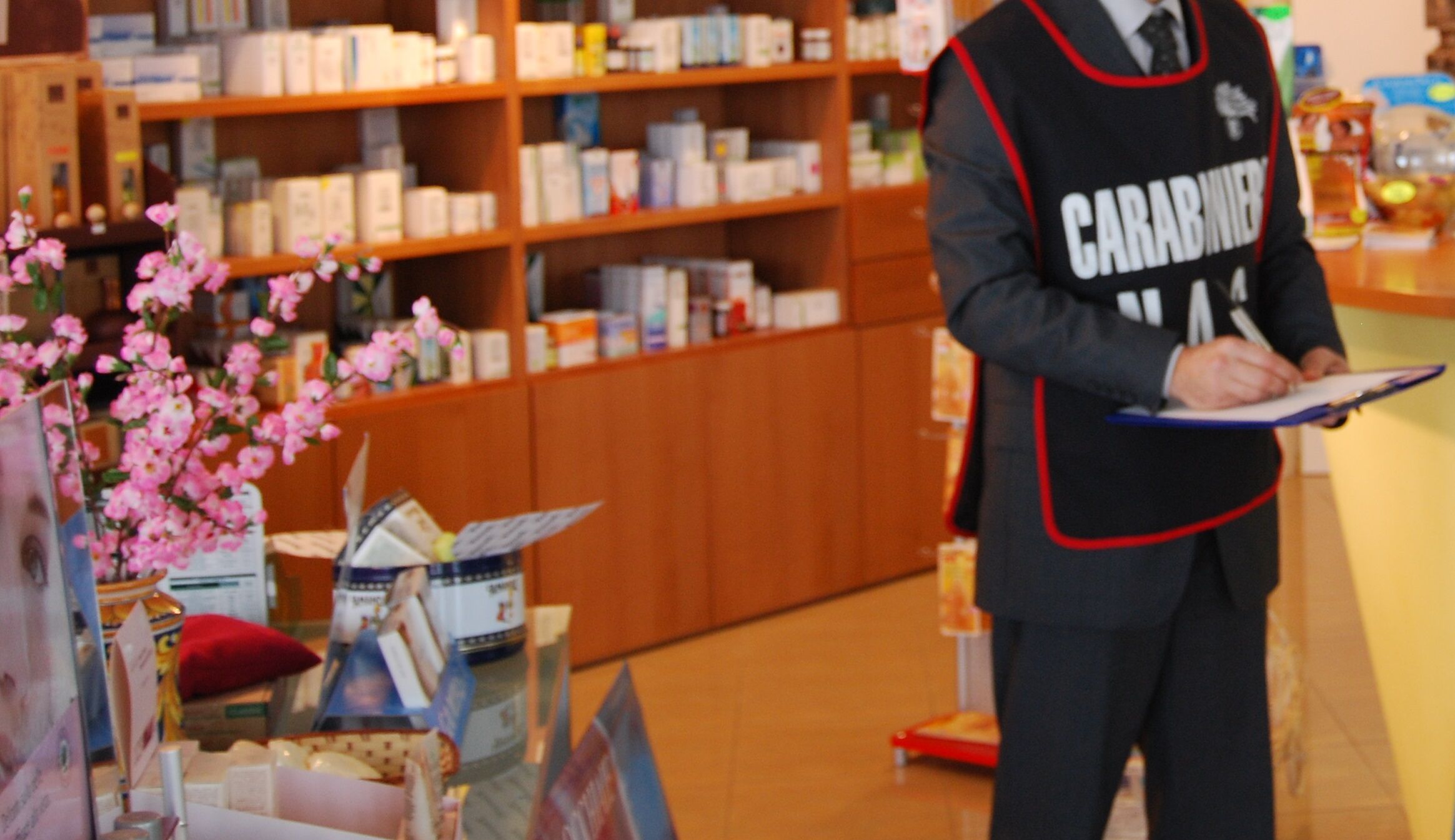 Cagliari, vende olio di cannabis online senza autorizzazioni: nei guai titolare di un’erboristeria